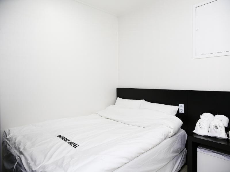 Ekonomy Hotel Gumi Eksteriør bilde