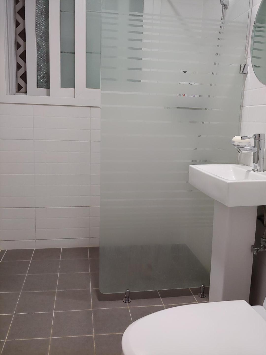 Ekonomy Hotel Gumi Eksteriør bilde